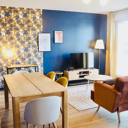 Charming - Private Parking, Balcony Apartament