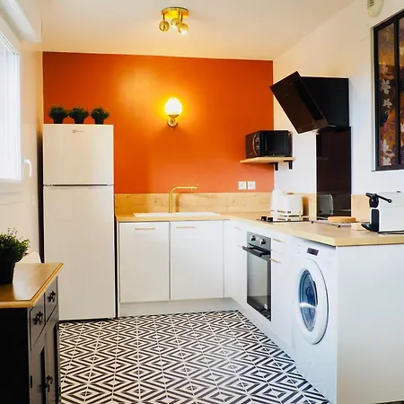 Charming - Private Parking, Balcony