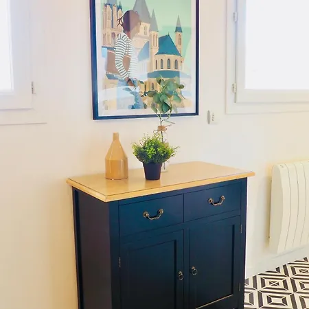 Charming - Private Parking, Balcony דירה קאין