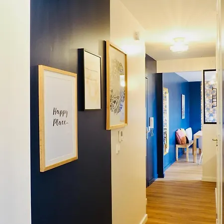 Charming - Private Parking, Balcony Apartament