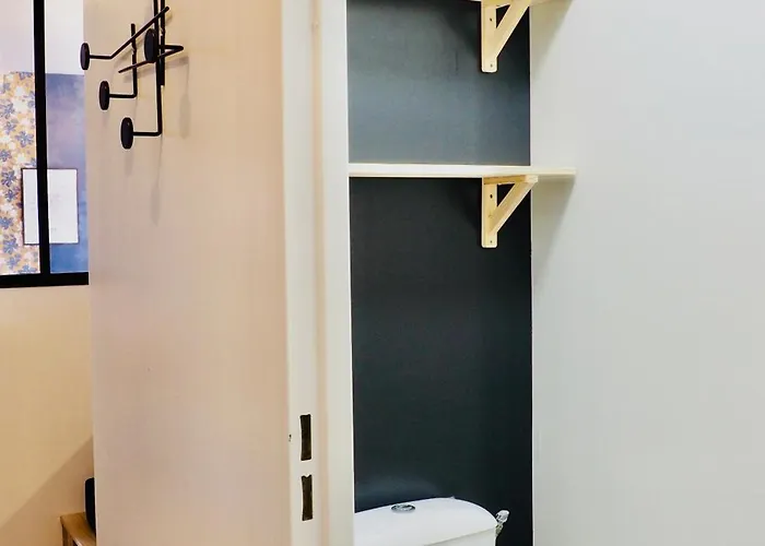 Charming - Private Parking, Balcony