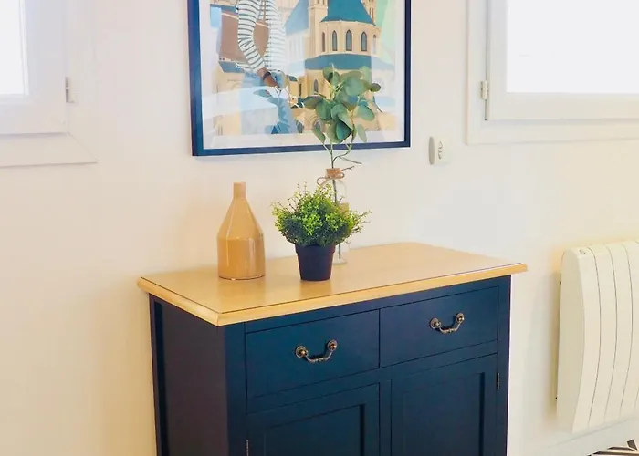 Charming - Private Parking, Balcony Apartment Caen