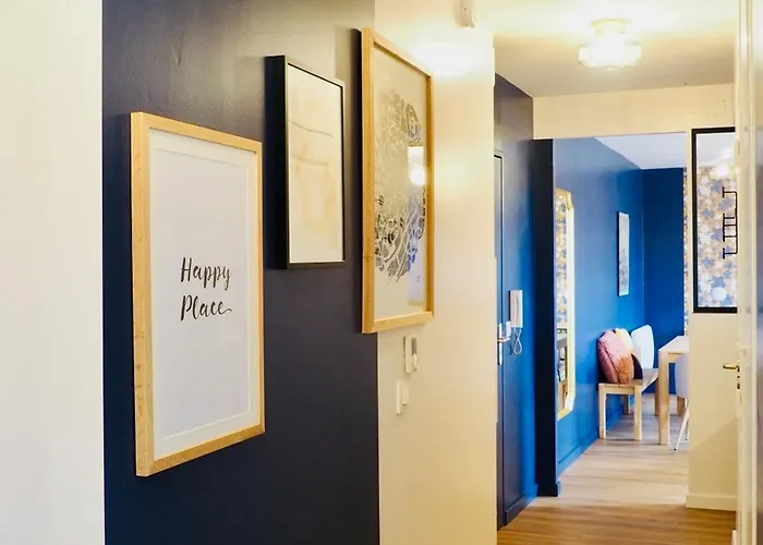 Charming - Private Parking, Balcony Appartement